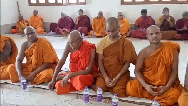 बोधगया में विश्व शांति के लिए हुई पूजा, बौद्ध भिक्षुओं को कराया गया संघदान