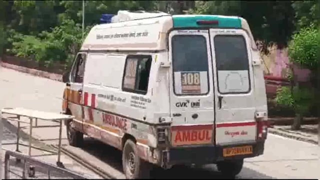 बांके बिहारी दर्शन करने आए वृद्ध की भीड़ की दबाव के चलते हुई मौत