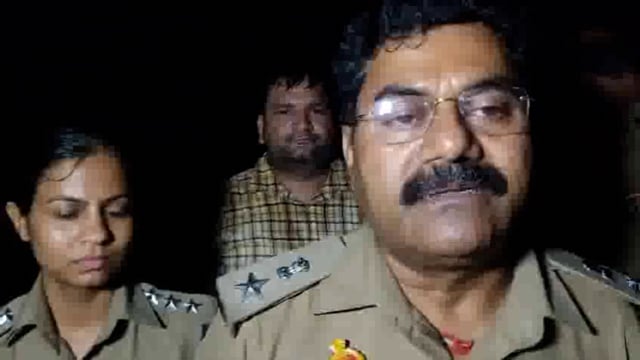 स्वाट व फरह पुलिस की बदमाशों से हुई मुठभेड़ ज्वेलर्स लूट कांड के तीन आरोपी हुए घायल