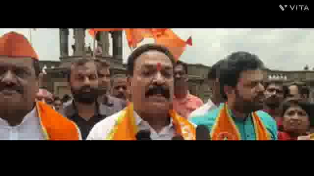 शिवसेना (उबाठा )गट च्या वतीने रंकाळा टाॅवर जाऊळाचा गणपती या ठिकाणी खराब रस्त्याच्या निषेधार्थ आंदोलन करण्यात आले.