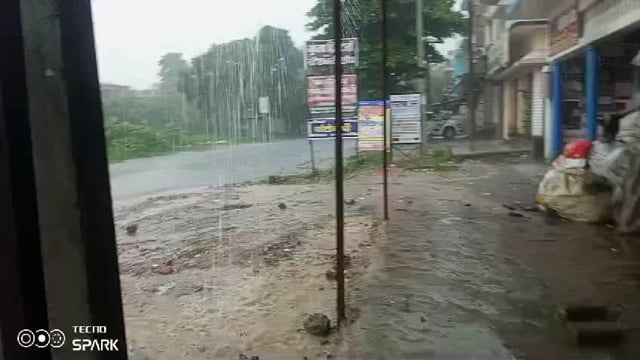 अंबेडकर नगर जिले की बड़ी खबर                           आलापुर में मूसलाधार बारिश, किसान हुआ खुशहाल।