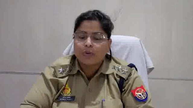 *थाना रोजा पुलिस द्वारा लूट/ छेडखानी  की घटना कारित करने वाले अभियुक्त को मय घटना मे प्रयुक्त आटो रिक्शा व लुटे गये 