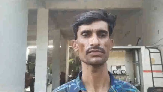 जालौन के कोच में अज्ञात कारणों के चलते रेडीमेड कपड़े की दुकान में लगी भीषण आग