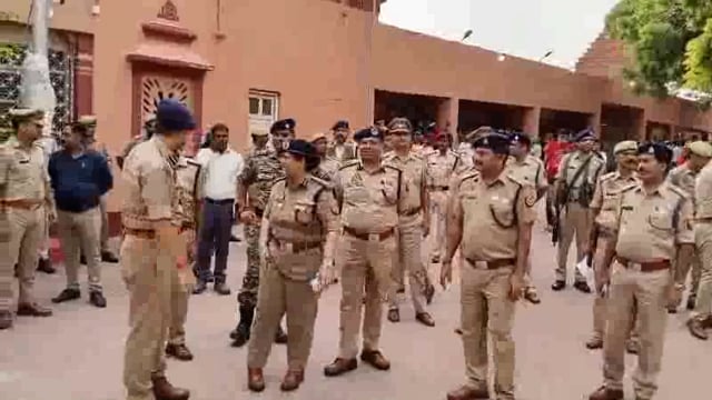 श्रीकृष्ण जन्मोत्सव सुरक्षा व्यवस्था एवं तैयारी के संबंध में अपर पुलिस महानिदेशक आगरा जॉन आगरा महोदया द्वारा जानकारी दी