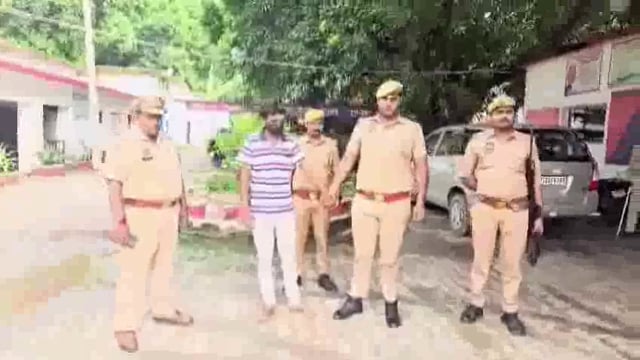 उत्तर प्रदेश के जिला हरदोई में कलयुगी मौसी ने अपने साधु की लड़की प्रेम प्रसंग के चलते उतारा मौत के घाट 