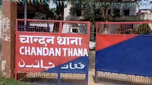 खनन पदाधिकारी बांका द्वारा चांदन थाना क्षेत्र के दर्द मरा बॉर्डर के समीप मुख्य सड़क से अवैध बालू लदा ट्रैक्टर किया जप्त