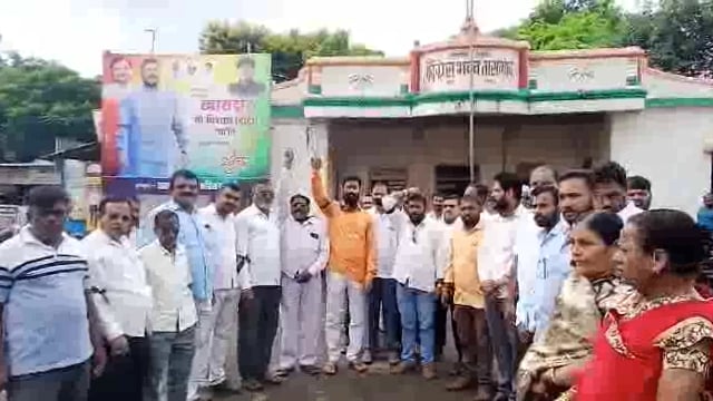 तासगावात महाविकास आघाडीने बदलापूर घटनेचा निषेध नोंदवला