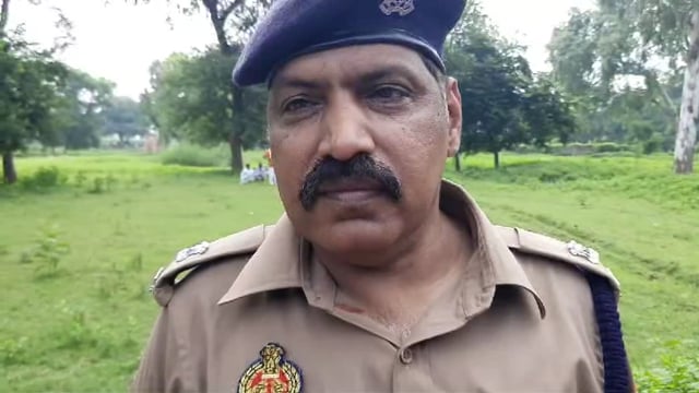 प्राथमिक स्वास्थ्य केंद्र में मिली लटकती लाश,पुलिस मौके पर अपर पुलिस अधीक्षक ने क्या कहा