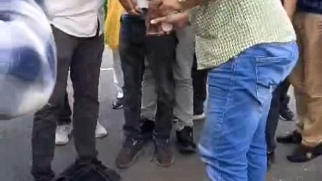 Uttar Pradesh Ambedkar Nagar Jile Mein lekhpal ko ₹10000 ghus lete hue anti corruption team ne Dhar dabocha