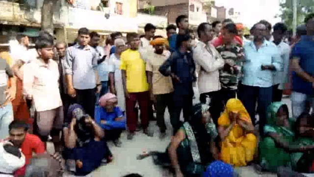 मिक्सर ग्राइंडर हैवी वाहन ने बालक को कुचला, मौत 
अक्रोषित ग्रामीणों ने किया चक्का जाम 
एएसपी ने वाहन को थाने भिजवाया