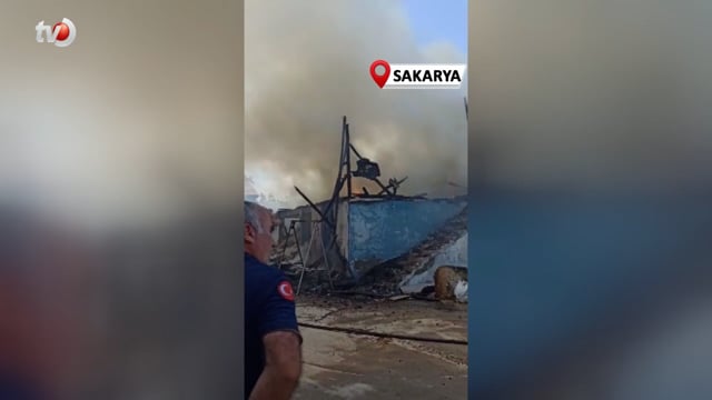 Ahır Alev Alev Yandı, İtfaiye Yangını Evlere Sıçramadan Söndürdü