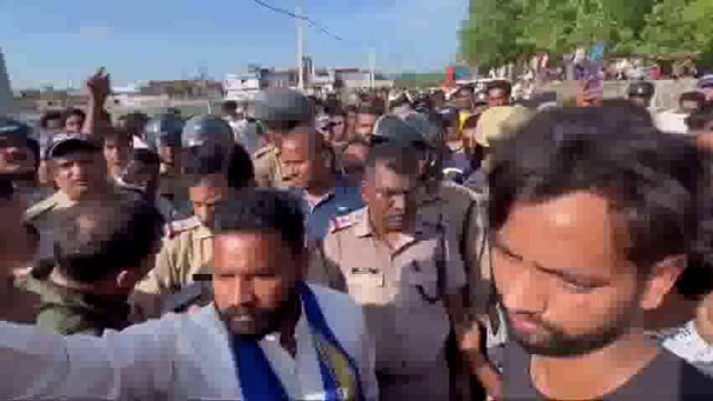 माधोपुर तालाब में मिला युवक का शव! गोवंश संरक्षण स्क्वाड टीम पर लगा हत्या का आरोप 