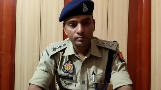 विवाद सुलझाने गई पुलिस से अभद्रता, केस दर्ज 
पुलिस पर एक पक्ष की तरफदारी करने का आरोप 

सीओ शिव नारायण बैश की बाइट