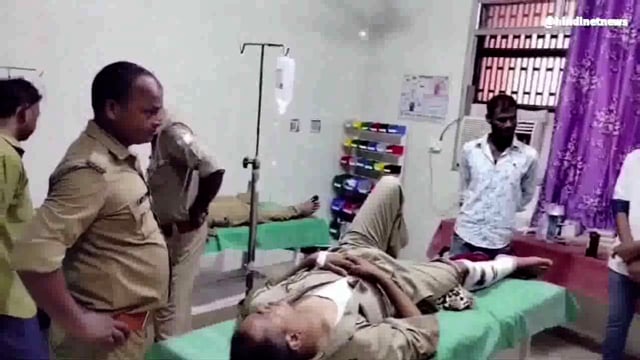 ड्यूटी पर जा रहे दो पुलिसकर्मी  डायल 112 सड़क दुर्घटना में गंभीर रूप से हुए घायल जिला अस्पताल में भर्ती 