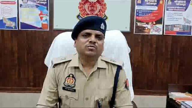 एटा। कोतवाली नगर क्षेत्र के प्रमुख बाजार गांधी मार्केट में तीन दुकानों से हजारों की चोरी