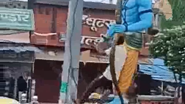 *ब्रेकिंगअंबेडकर नगर*
शाहजादपुर के फव्वारा तिराहे पर लगी राम मूर्ति को कुछ अराजक तत्वों के द्वारा तोड़ दिया गया है।
मौके पर सीओ व कोतवाल सहित भारी पुलिस बल तैनात।