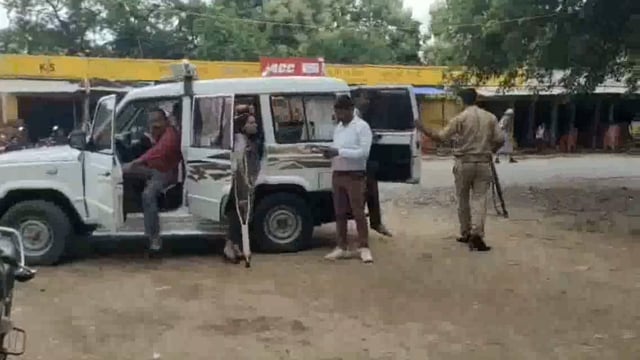 कोंच:एसडीएम ने किया जेपीएस नर्सिंग होम का निरीक्षण,चिकित्सक सहित स्टाफ मिला नदारद