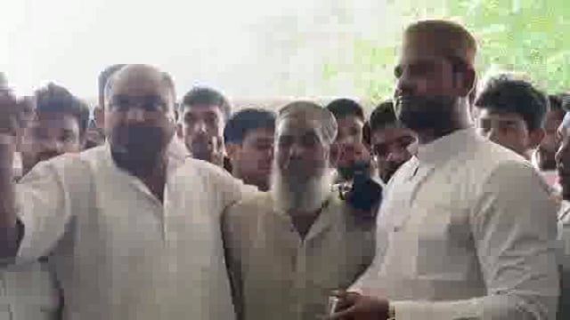 रुड़की सोहलपुर पीड़ित परिवार से मिलने पहुंचे हाजी सलमान खान और आजाद अली आम आदमी पार्टी 