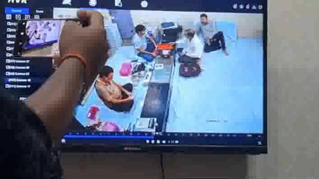 सुल्तानपुर सर्राफा व्यवसाय से हुई करोड रुपए की लूट घटना सीसीटीवी टीवी कैमरे में कैद 