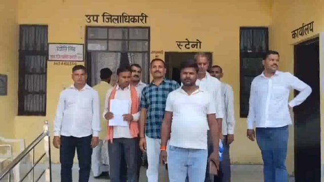 कोंच,ग्रामीणों ने प्रधान पर कागजों में काम दिखाकर सरकारी पैसों का बंदरबाट करने का लगाया आरोप, एसडीएम से की शिकायत