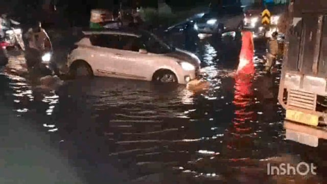 आगरा झमाझम बारिश के चलते लगा भीषण लंबा जाम