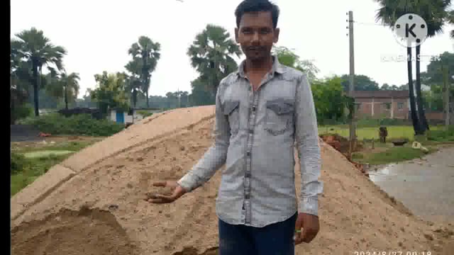 जयनगर विद्यालय भवन निर्माण में घटिया सामग्री का किया जा रहा है उपयोग