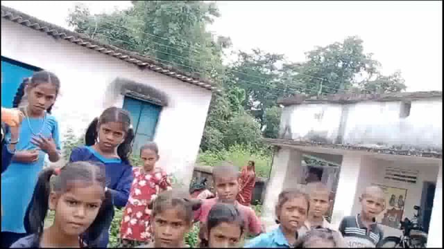 विद्यालय में बच्चे गिरकर हुए जख्मी, अभिभावक ने शिक्षक पर लापरवाही एवं अभद्रता करने का आरोप लगाते हुए BDO को दिया आवेदन 