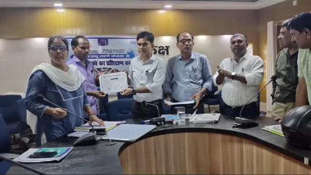 लघु उद्यमी योजना के चयनित लाभुकों को दिया गया प्रशिक्षण प्रमाण पत्र