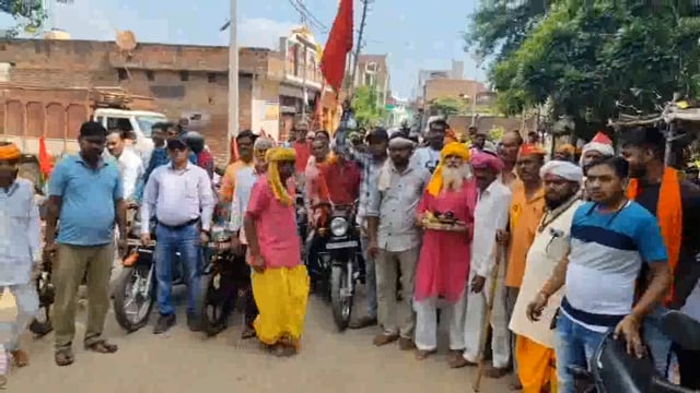 कोंचनगर में त्रिवर्षीय बड़ी पूजा के निमित्त लाला हरदौल मंदिर समिति ने किया मंदिरों का दौरा,दिया निमंत्रण