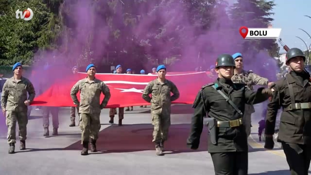 Komandolar Ayak Sesleri ve Marşlarla Caddeyi İnletti