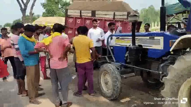 अवैध मोरंग मंडी पर तहसीलदार एवं खान निरीक्षक ने की छापेमारी,मची भगदड़
बीस ट्रैक्टर ओवर लोड मोरंग लदे पकड़े गए