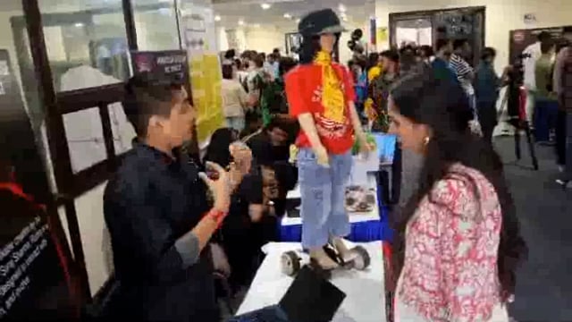 ब्रज क्षेत्र के लाल व 11वीं के छात्र ने आर्टिफिशियल इंटेलिजेंस तकनीकी से बनाया रोबोट