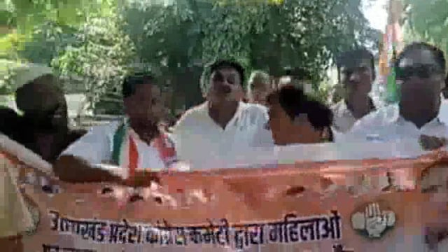 रुड़की कांग्रेस कार्यकर्ताओं ने उपजिलाधिकारी कार्यालय पर किया विरोध प्रदर्शन! पीड़ितों के लिए की इंसाफ की मांग!