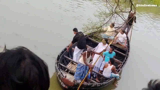 नदी में डूबने से युवक की मौत पुलिस ने शव को कब्जे में लेकर पोस्टमार्टम हाउस के लिए भेजा