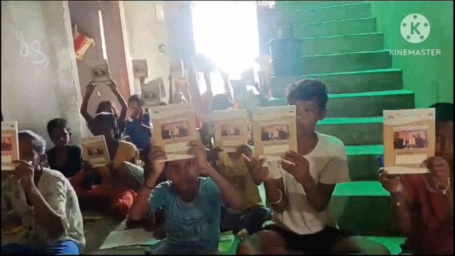 *एकल विद्यालय के तहत बसमाता इकाई में छात्र छात्राओं के बीच पाठ्य सामग्री का किया वितरण*