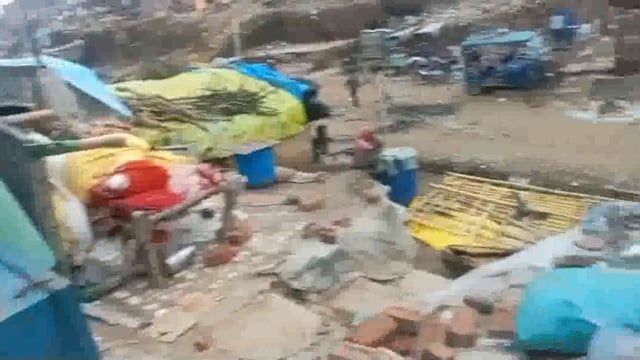 गोविंद नगर के नई बस्ती में मकान गिरने से गंभीर हादसा मलवे के नीचे एक ही परिवार के 4 लोग दबकर घायल हुए एक की मौत