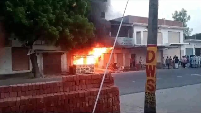 रेस्टोरेंट में लगी भयंकर आग, लाखों के सामान सहित नकदी रुपए जलकर हुए खाक