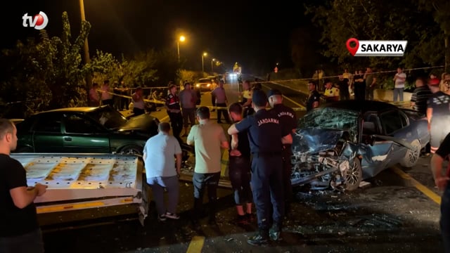 Kafa Kafaya Çarpışan Otomobiller Hurdaya Döndü 4'ü Ağır 7 Yaralı