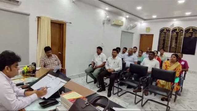 अनुमंडल पदाधिकारी की अध्यक्षता में डोर स्टेप डिलीवरी की समीक्षा