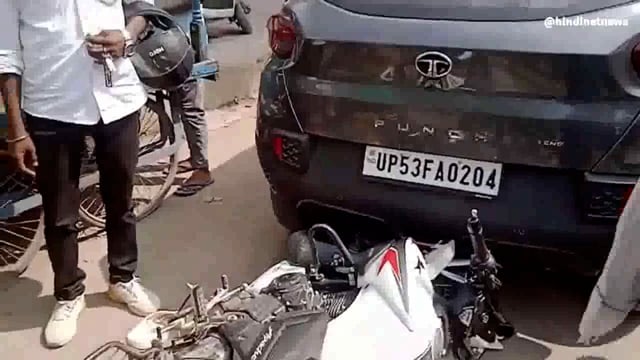 अनियंत्रित बाइक सवार ने छात्र को मारी टक्कर छात्र का पैर हुआ फ्रैक्चर ,जिला अस्पताल में भर्ती