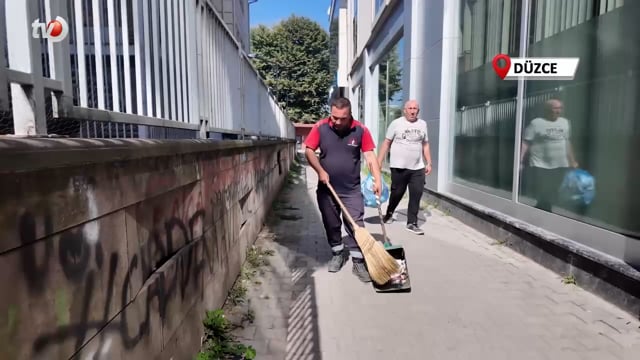 Belediye Temizlik Görevlisinden Örnek Davranış