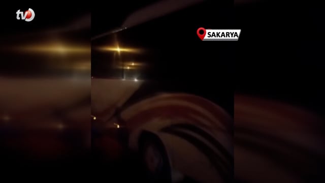 Servis Minibüsü İle Otomobil Çarpıştı Araçta Sıkışan Sürücüyü İtfaiye Kurtardı