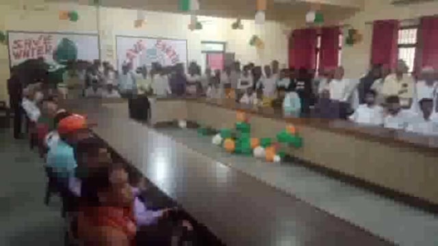 नेरा में बालक गड्ढे में डूब कर हुई मौत के मामले में तहसील में हुई पंचायत मुआवजा व नौकरी मिलने की सहमति पर माने ग्रामीण