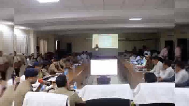 राधा अष्टमी तैयारी को लेकर मंडलायुक्त रितु माहेश्वरी व एडीजी अनुपम कुलश्रेष्ठ ने अधिकारियों के साथ की बैठक लिया जायजा