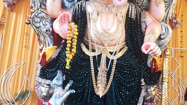 श्री गणेश भगवान की विशाल मूर्ति की स्थापना बलकेश्वर बांके बिहारी हवाई के सामने