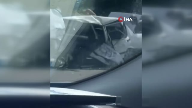  Otomobiller kafa kafaya çarpıştı: 1 ölü, 1 yaralı