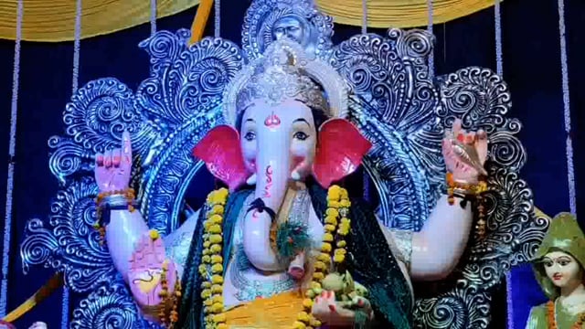 कोंच में गणेश उत्सव की धूम:पंडालों में गूंजे गणपति बब्बा मोरया के जयकारे