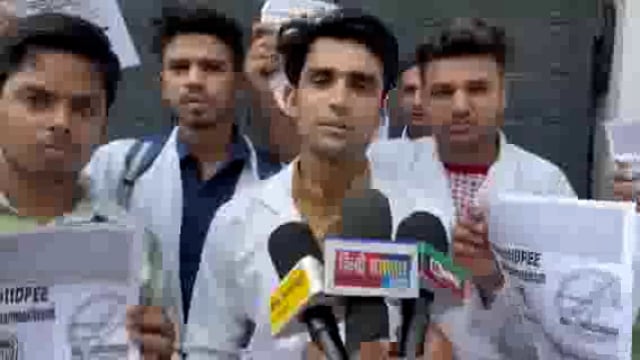 लंढौरा छात्रों ने पी सी आई द्वारा कराई जा रही फार्मेसी डिप्लोमा  एग्जिट परीक्षा का किया विरोध! डी एम को सौंपा ज्ञापन!