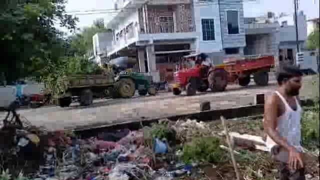 गणेश विसर्जनासाठी मकबूल बावडी येथील विहीर नगरपालिका प्रशासनाने केली स्वच्छ