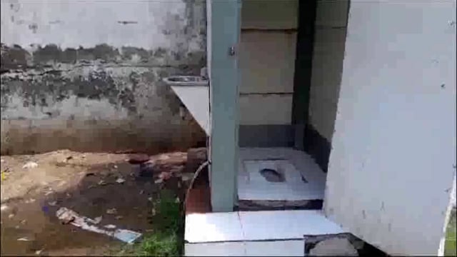 सम्मान घर (शौचालय) को नहीं मिल पा रहा है सम्मान